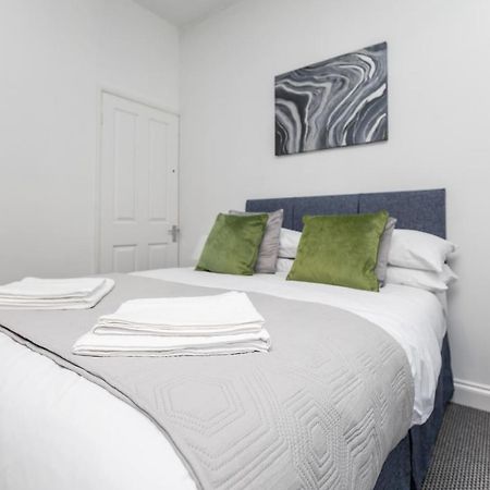 Spacious Three Bedroom Property! Hemsworth Exteriér fotografie