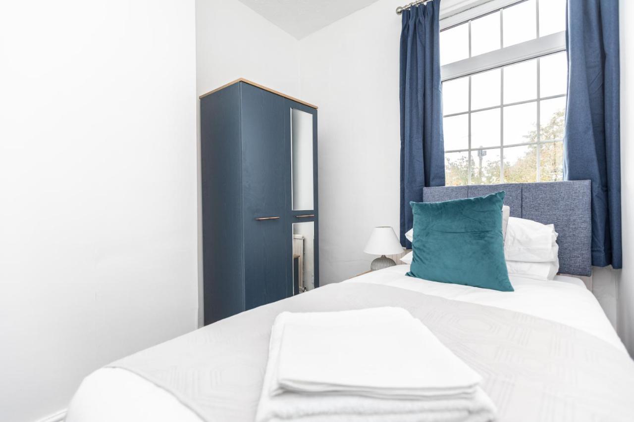 Spacious Three Bedroom Property! Hemsworth Exteriér fotografie