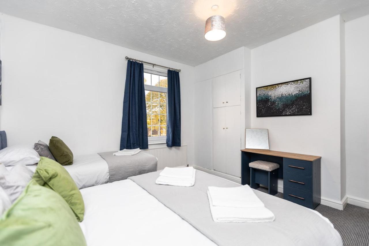 Spacious Three Bedroom Property! Hemsworth Exteriér fotografie