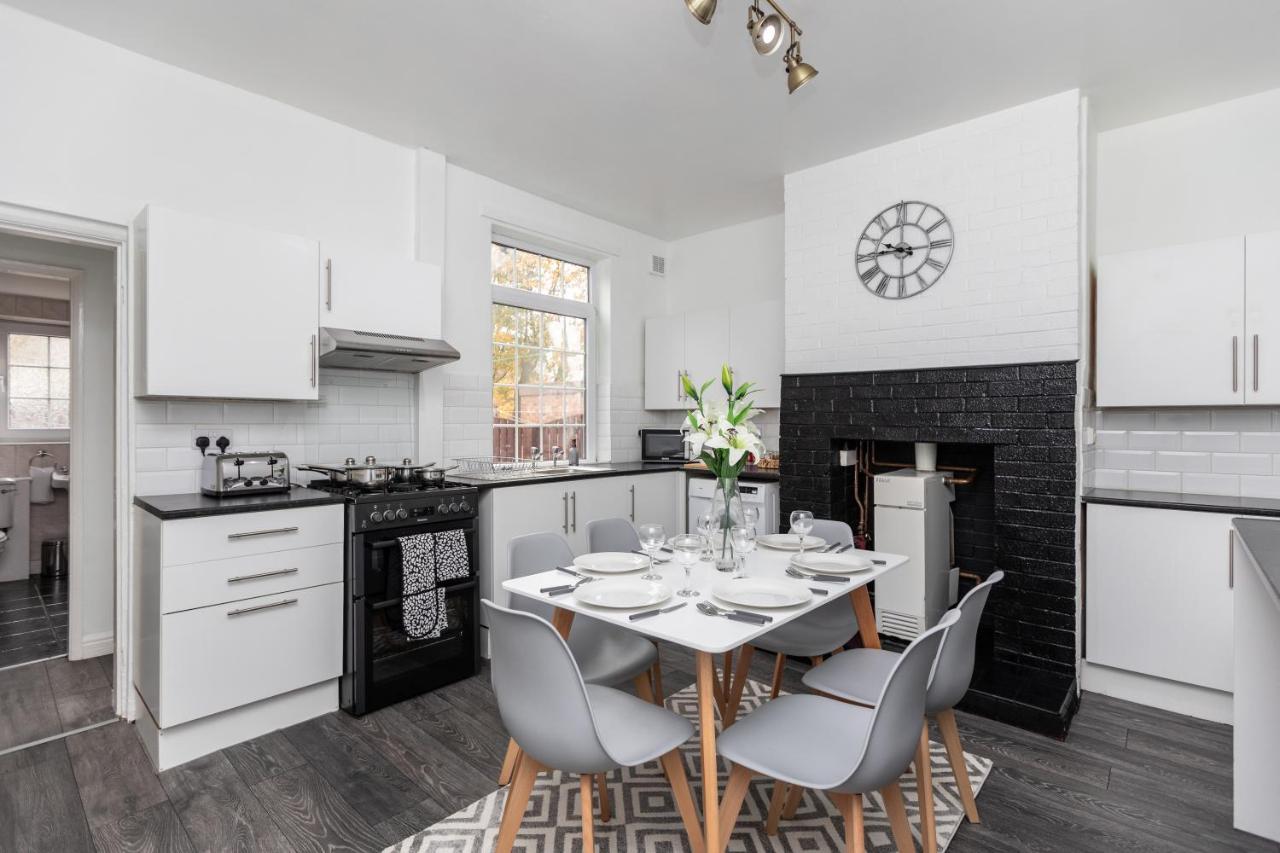 Spacious Three Bedroom Property! Hemsworth Exteriér fotografie