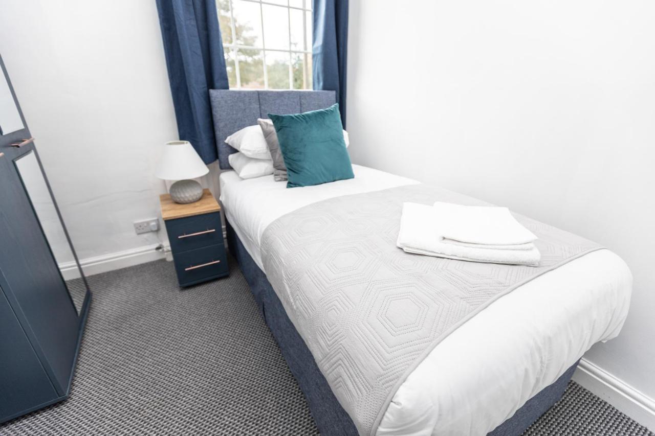 Spacious Three Bedroom Property! Hemsworth Exteriér fotografie
