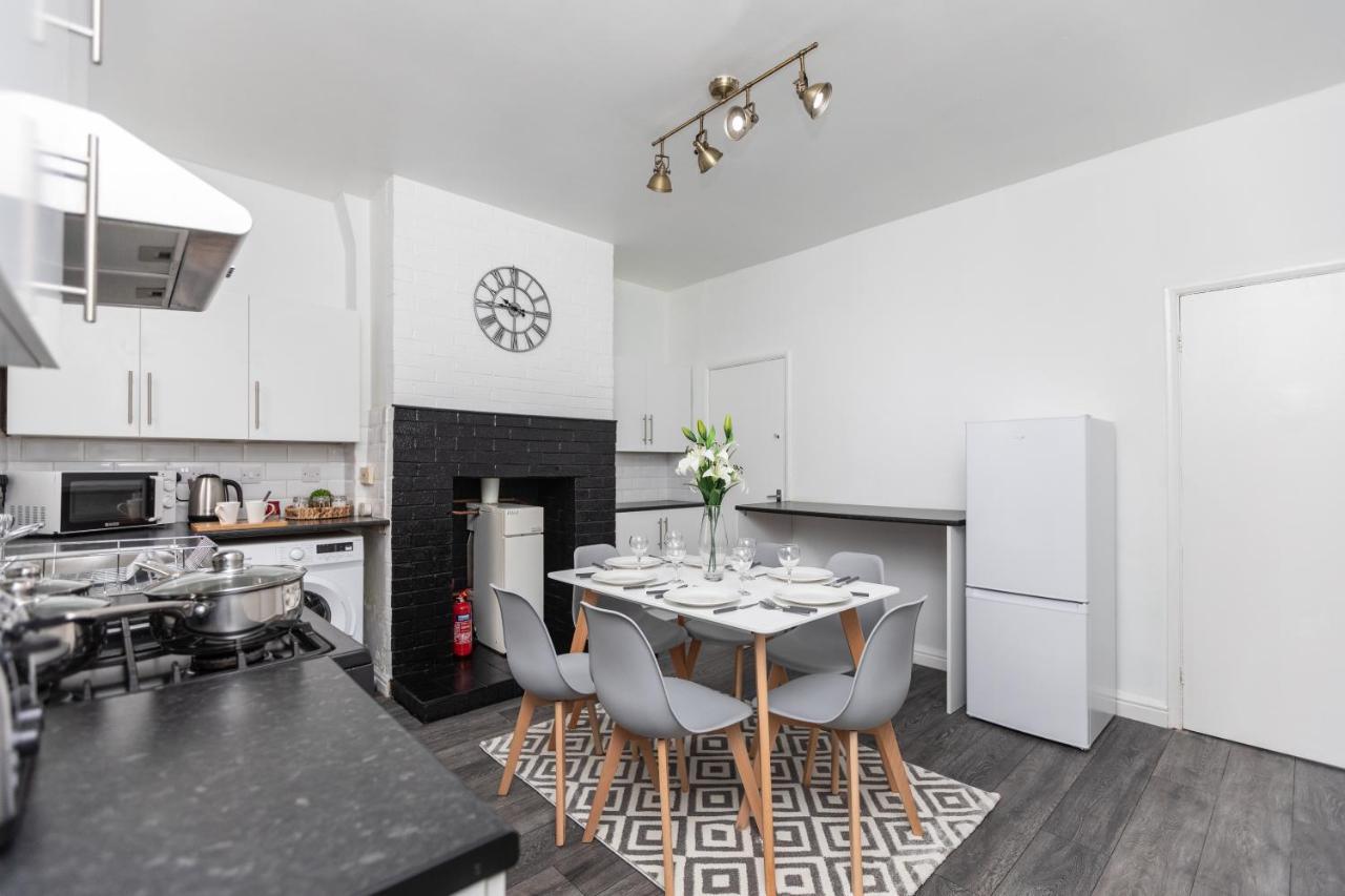 Spacious Three Bedroom Property! Hemsworth Exteriér fotografie