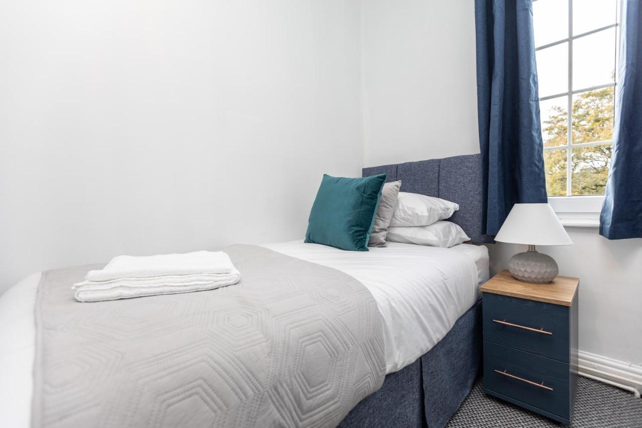 Spacious Three Bedroom Property! Hemsworth Exteriér fotografie