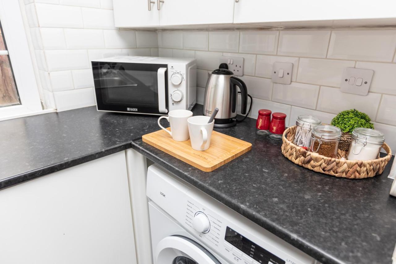 Spacious Three Bedroom Property! Hemsworth Exteriér fotografie